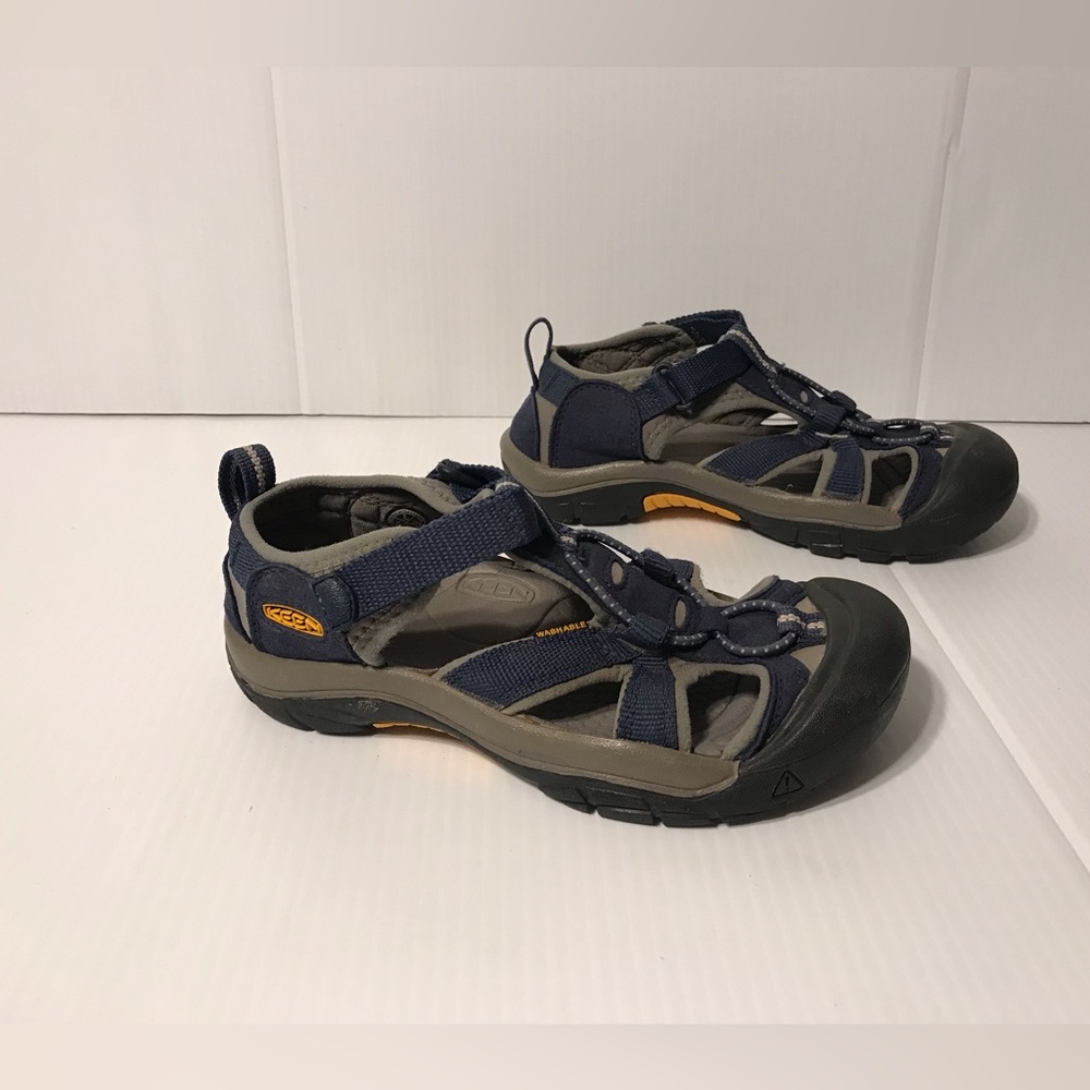 KEEN kids fishermen sandals size 2